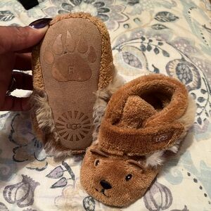 UGG baby slippers used.